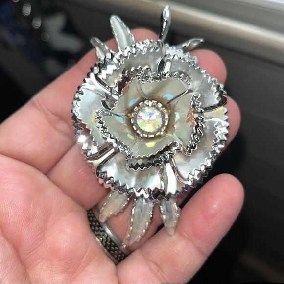 Vintage Large Silver Tone Flower Rhinestone Statement Brooch‎ - Picture 1 of 4